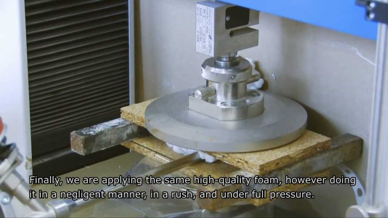 Construction foam expansion pressure depending on foam type and application method