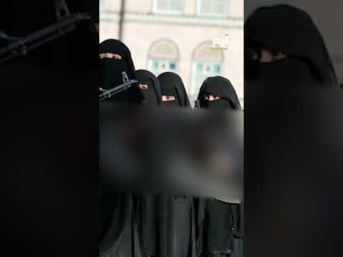 بالسلاح الأبيض اشتباكات عنيفة بين الكتائب النسائية الحوثية