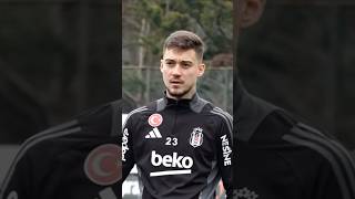 Ernest Muçi Beşiktaş Galatasaray Maçı Derbide Frankowskiye Kırmızı Kart Gördürdü Şimdi Antrenmanda