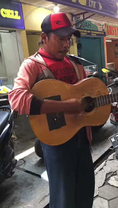 Mantap pengamen dari pamekasan madura mirip banget sama penyanyi asli nya 👍