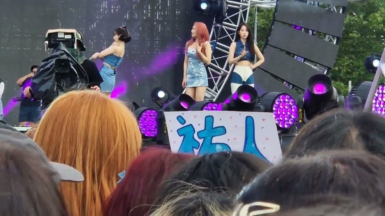 VIVIZ - Talking about London @ MIK Festival London 2022 Part 7 (fancam)