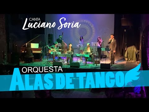 Alas de Tango en el Bilongón, canta Luciano Soria.