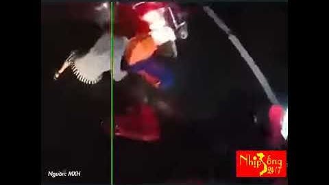 [TRỜI MƯA CÁC BẠN CHÚ Ý KHI MẶC ÁO MƯA LOẠI CÁNH DƠI ( ÁO MƠA 2 MẢNH)