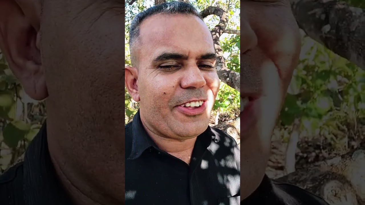 TEM ALGUÉM DE OLHO EM VOCÊ!