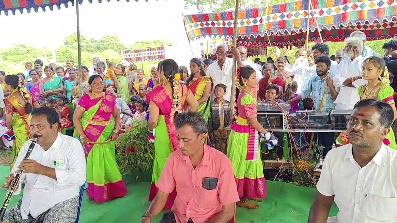 నీలంపాటి లక్ష్మీ అమ్మవారి తిరునాళ్ల మహోత్సవంలో మంత్రుల నాయక్ గురువుగారి కోలాటం cell 9908134099