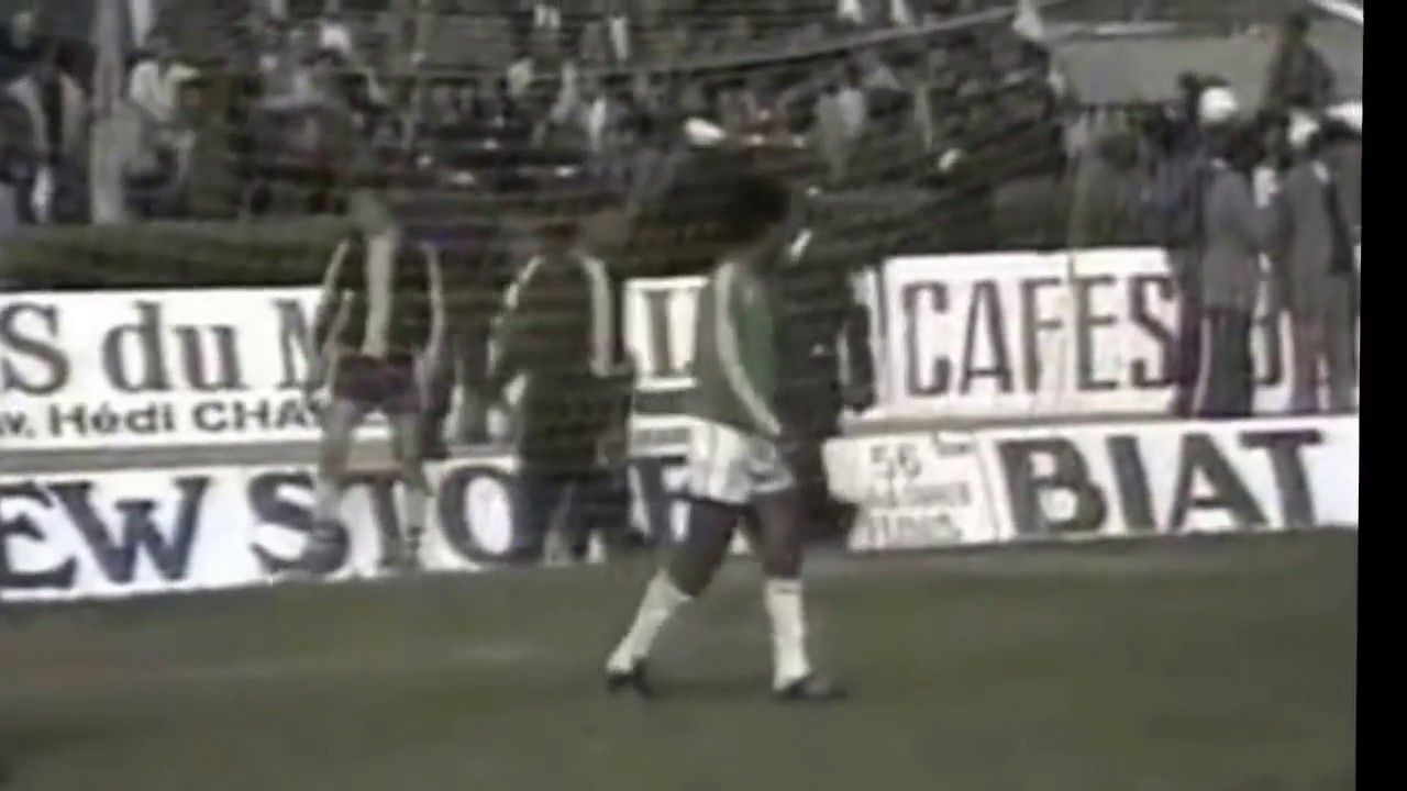 1977 Tunisie - EN 2-0  le meilleur joueur de l'époque Bencheikh remplaçant