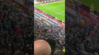 Manchester United Taraftarları Tribünü Terk Ediyor, Galatasaray Taraftarları Coşuyor