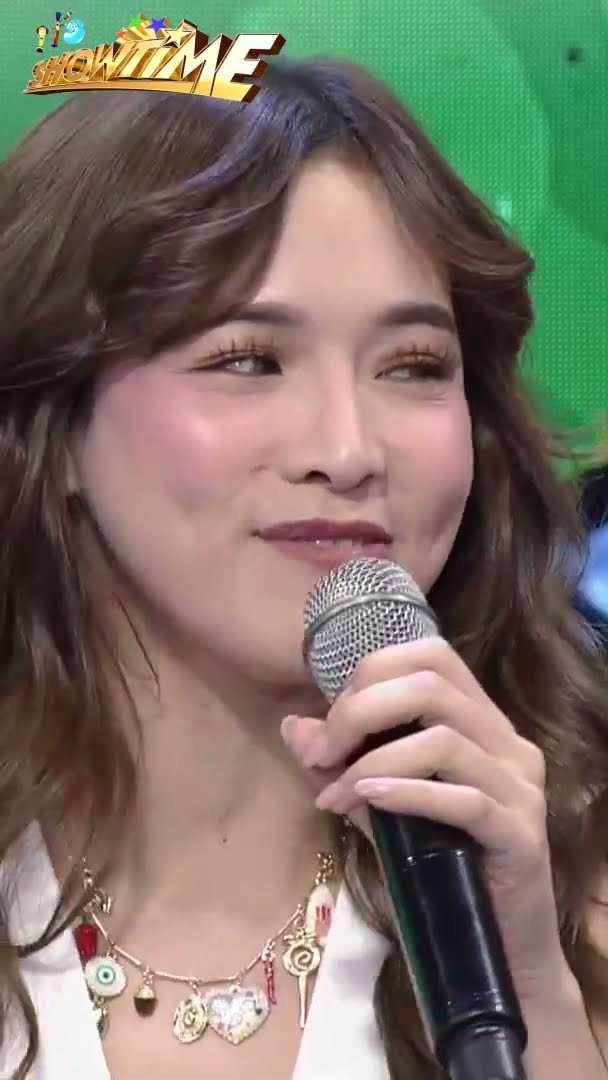Ano ang nilo-look forward niyo tuwing Pasko? #shorts | It's Showtime