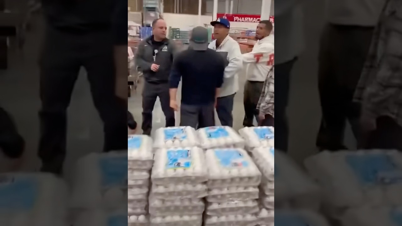 Crazy🫵fighting Over Eggs at Costco 
