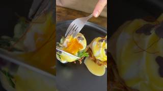Eggs Benedict mit Spinat & Räucherlachs