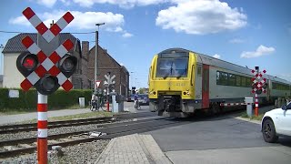 Spoorwegovergang Gavere-Asper (B) // Railroad crossing // Passage à niveau