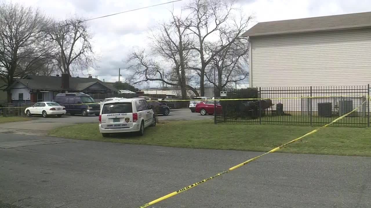 Shooting investigation at Birmingham apartment complex - YouTube