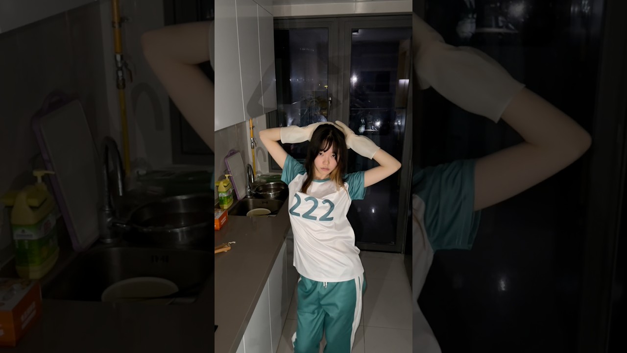 My body is out of control? #player222 #dance #cosplay #squidgame #kimjunhee