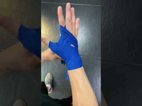 Как бинтовать руки в боксе. Простой способ | How to wrap your hands in boxing. Simple way.