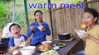 Complete the dining table and chairs for Thanh Hang,cook dinner together | mountain farm