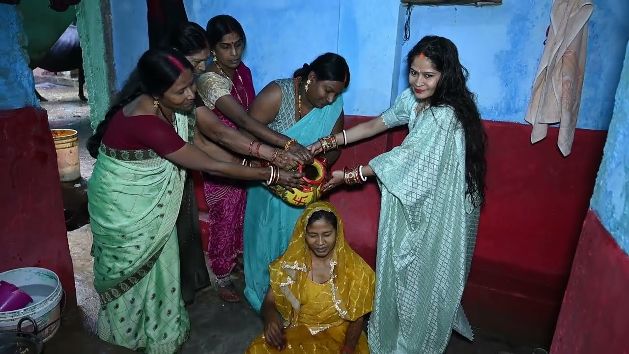 शादी में दुल्हन को नहलाया गया | Haldi Ceremony Bride Bathing Ritual | Emotional & Fun Moments#haldi