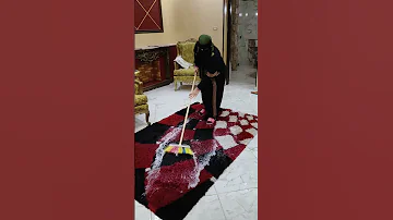 تنظيف السجاده على الناشف وهى فى مكانها 