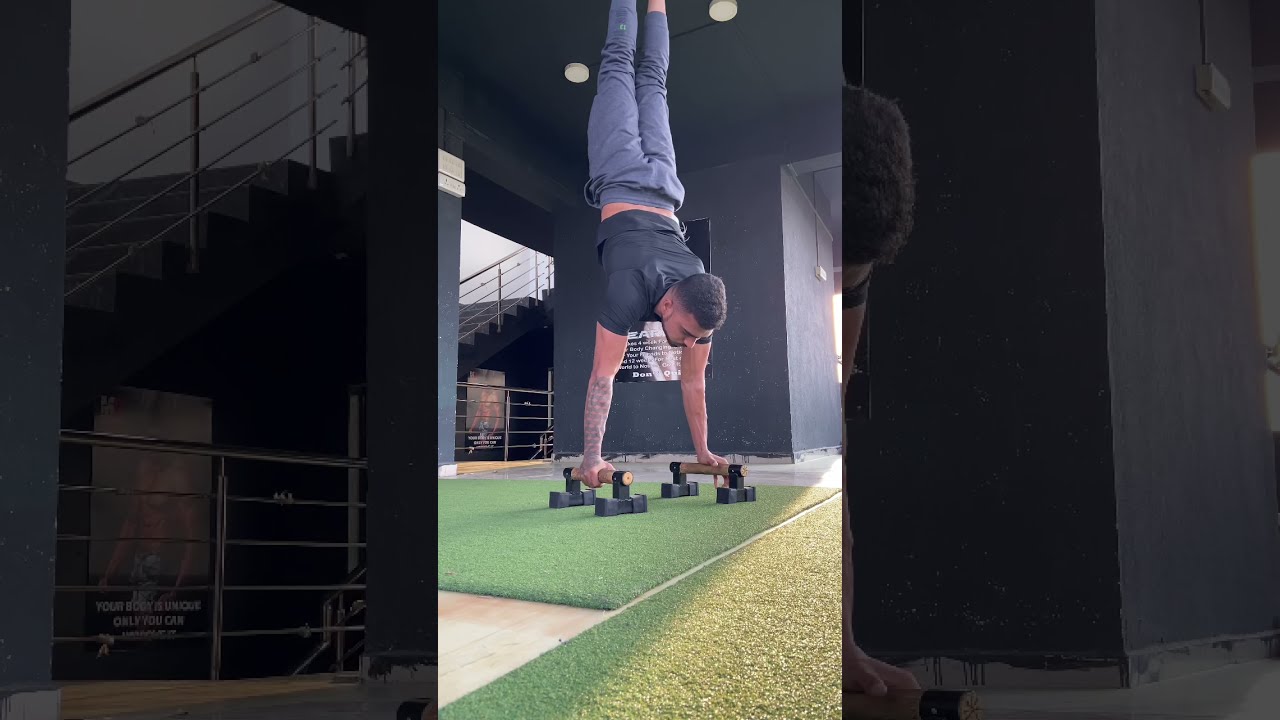 Straddle planche press 