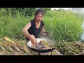 Easy food at field: Catch Fish crab and snail to Cook for survival food - Survival cooking