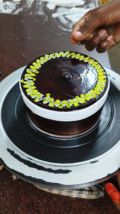 How To Make a Chocolate Cake Design #viralvideo​ #cake​ #youtubeshorts​ #trending​ #cake​