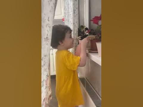 Заботливый мальчик 😂 - YouTube
