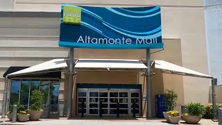 Shopping At The Altamonte Mall In Altamonte Springs, Florida