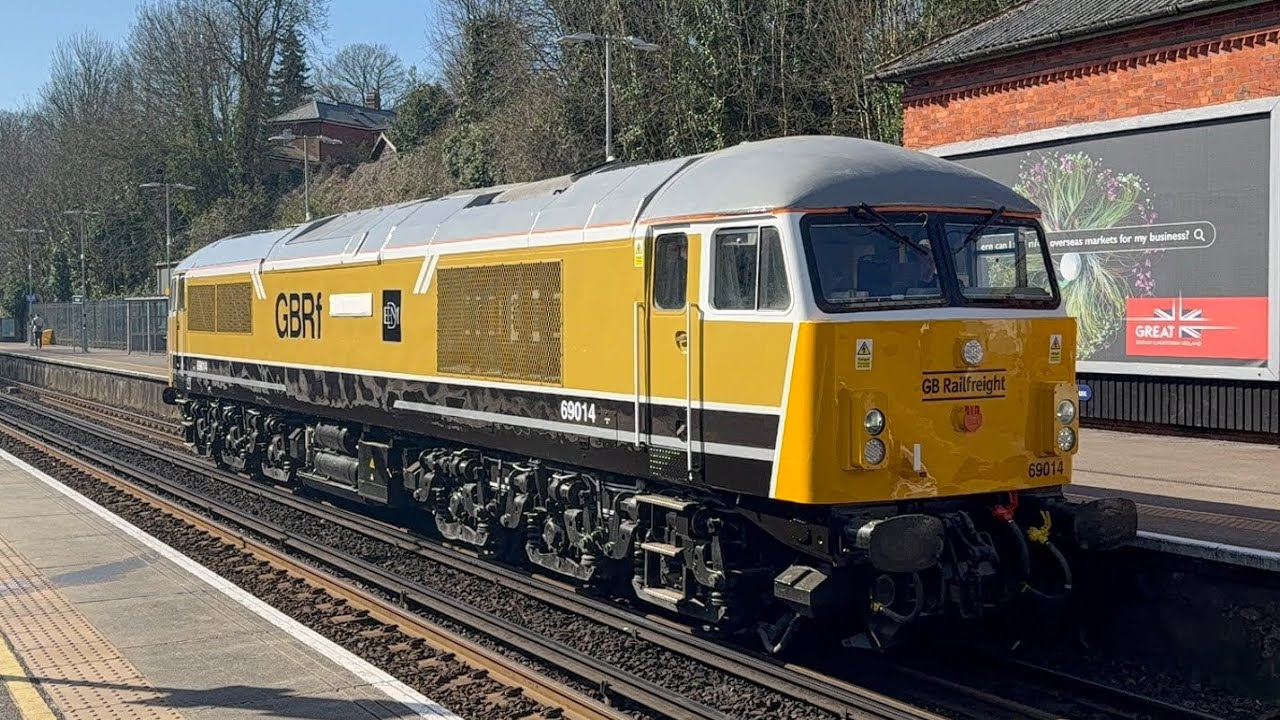 GBRf 69014 “New Livery” Kestral EDM Gold Paint @ Winchester (UK) - YouTube