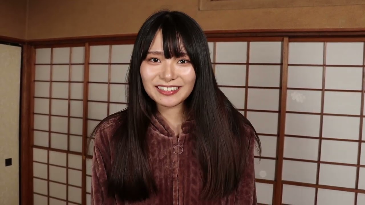 グラドル名鑑2023】桜井木穂 発売コメント - YouTube