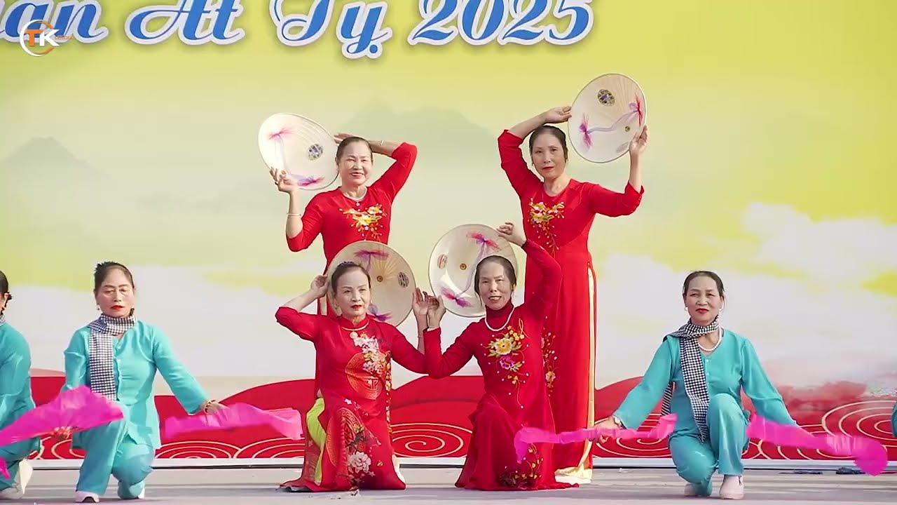 Múa Bài Ca Thống Nhất | Hội NCT Mê Linh | Lễ Hội Đền Hai Bà Trưng 2025