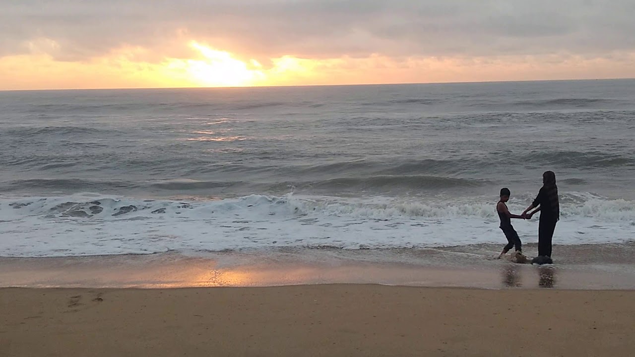 Sunrise at Elliot's Beach 4(1) - YouTube