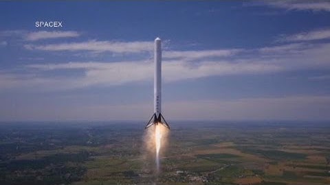 SpaceX Reusable Rocket Hovers at 3,280 Feet