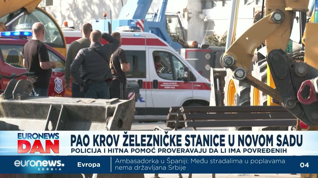 Urušila se nadstrešnica na ulazu u Železničku stanicu u Novom Sadu