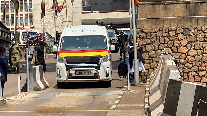 Obunkenke wabweru wa Parliament nga bafulumya Omulambo gwa Hon. Ssegirinya Muhammad okutwalibwa