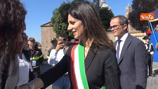 Festa Del 2 Giugno Bagno Di Folla E Applausi Per La Sindaca Raggi