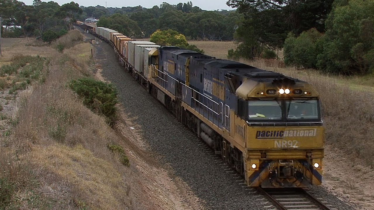 GE Locomotives on the Western Plains: Australian Trains