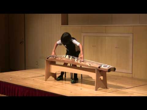 小さなお筝です、音もなるものです 短箏 竜扇 WK-3 -鈴木楽器製作所- - YouTube
