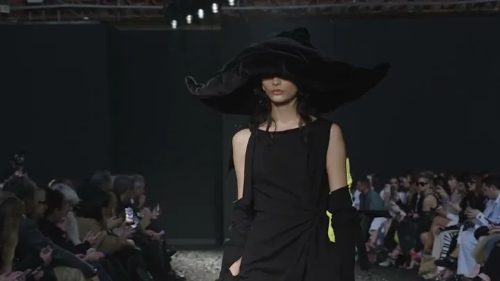 Moschino Fall/Winter 2025 "Collezione 04" fashion show