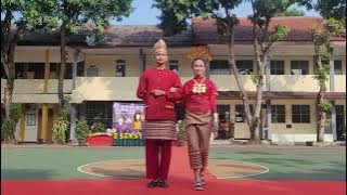 Fashion Show Pakaian adat Sulawesi, 11 IPA1 SMAN 5 Kota Tangerang