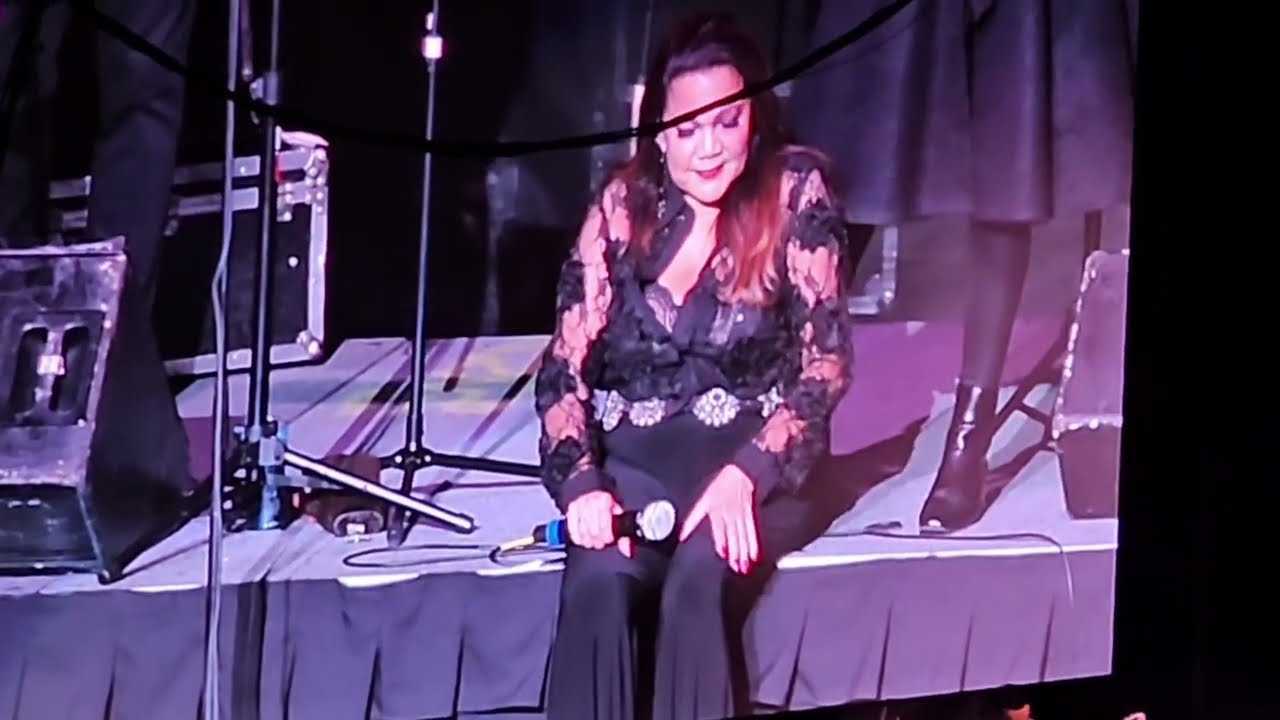 VIDEO ORIGINAL.Angela carrasco se desvanece en pleno concierto en San Diego Ca.