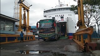 BUS ALS 253 mendarat sempurna di merak banten