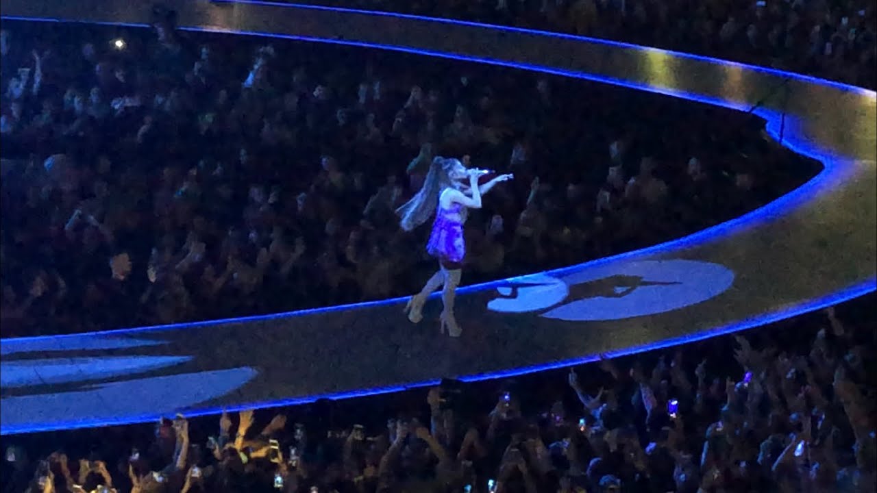 Ariana Grande | Love Me Harder / Breathin | Sweetener Tour | Amsterdam