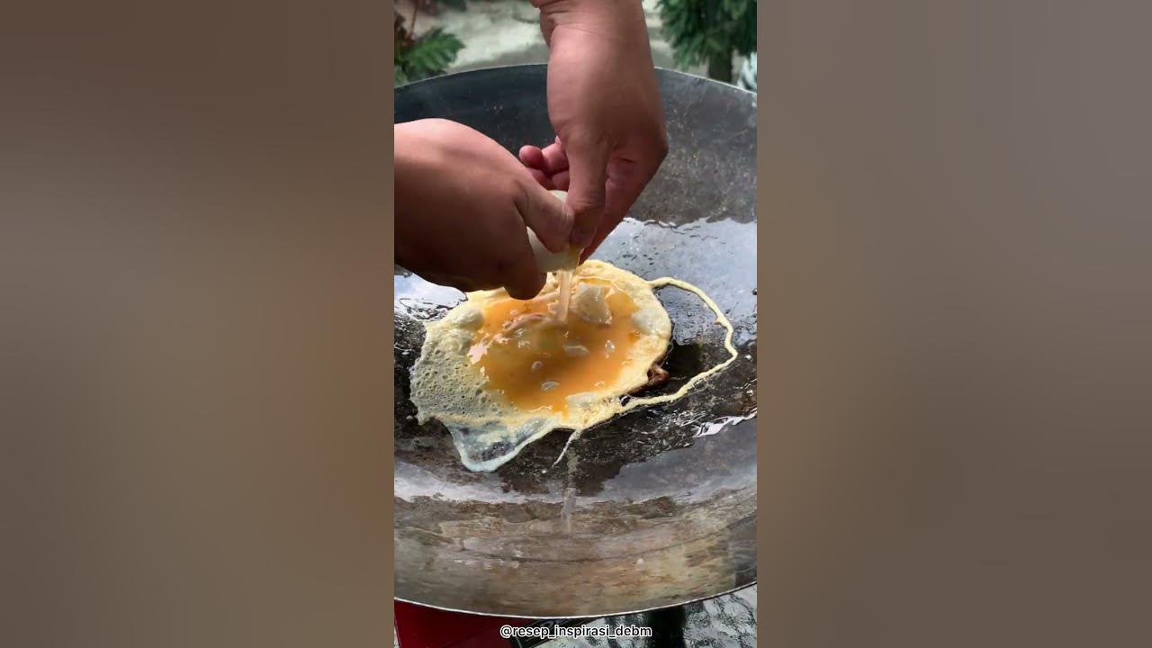 ternyata kalo goreng telur pake cara ini si telur nya itu jadi lebih tebel!! #bal