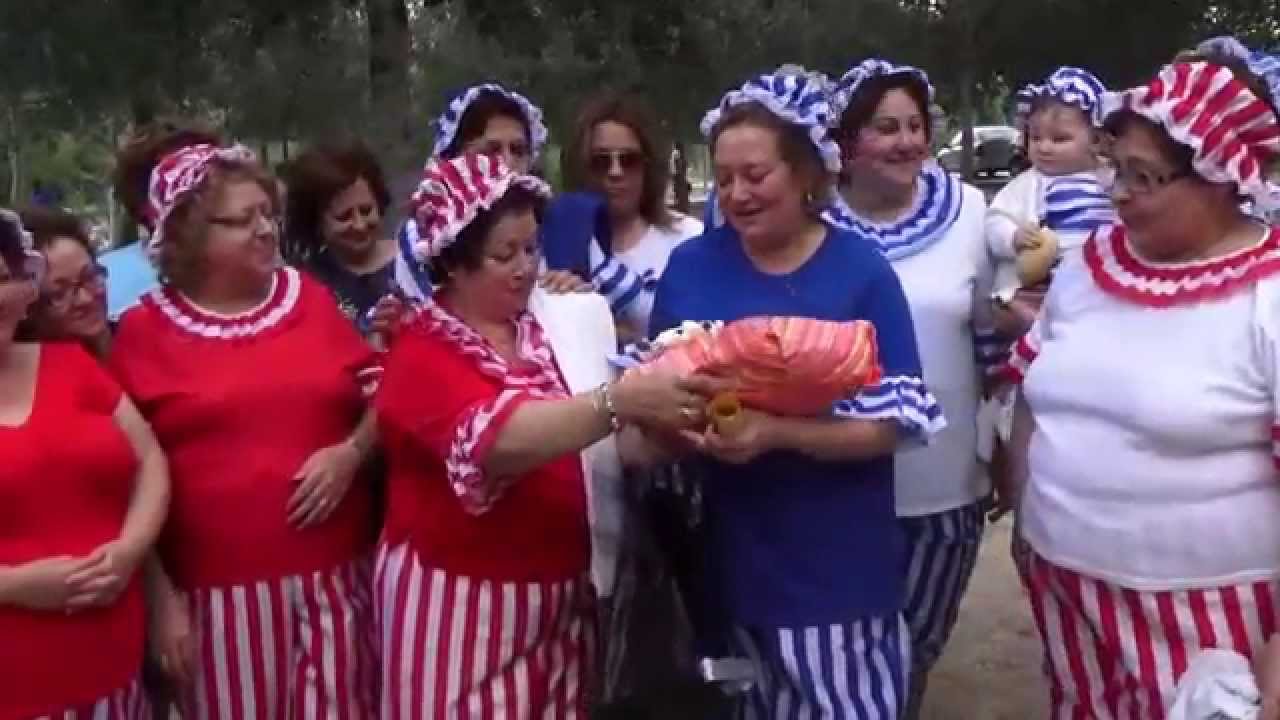 Las amas de casa de Abarán detienen el tiempo en la playa de ‘El Jarral’