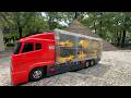 Red Convoy truck ☆ Let's search for, store, and play with yellow Tomica (miniature cars)