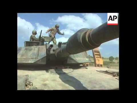 KOSOVO/YUGOSLAVIA: SERB TROOPS PASS THROUGH CHECKPOINT