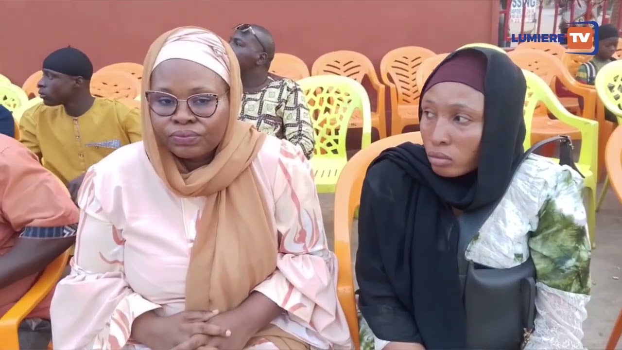 Décoration à "Douré services de Senenikoro" pour encourager les travailleurs et le promoteur.