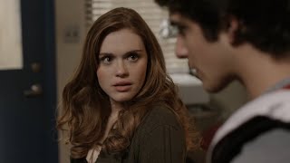 Lydia Besa A Scott En El Salon De Clases Teen Wolf 1X08-Latino