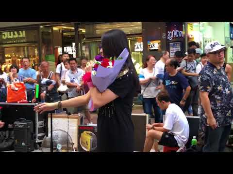 夏日傾情「小編聽著聽著*感覺有點心酸*倒數最後三次*旺角街演*白天演唱份外不同*頭段歌曲。」(2018-07-22）中國香港歌手彭梓嘉