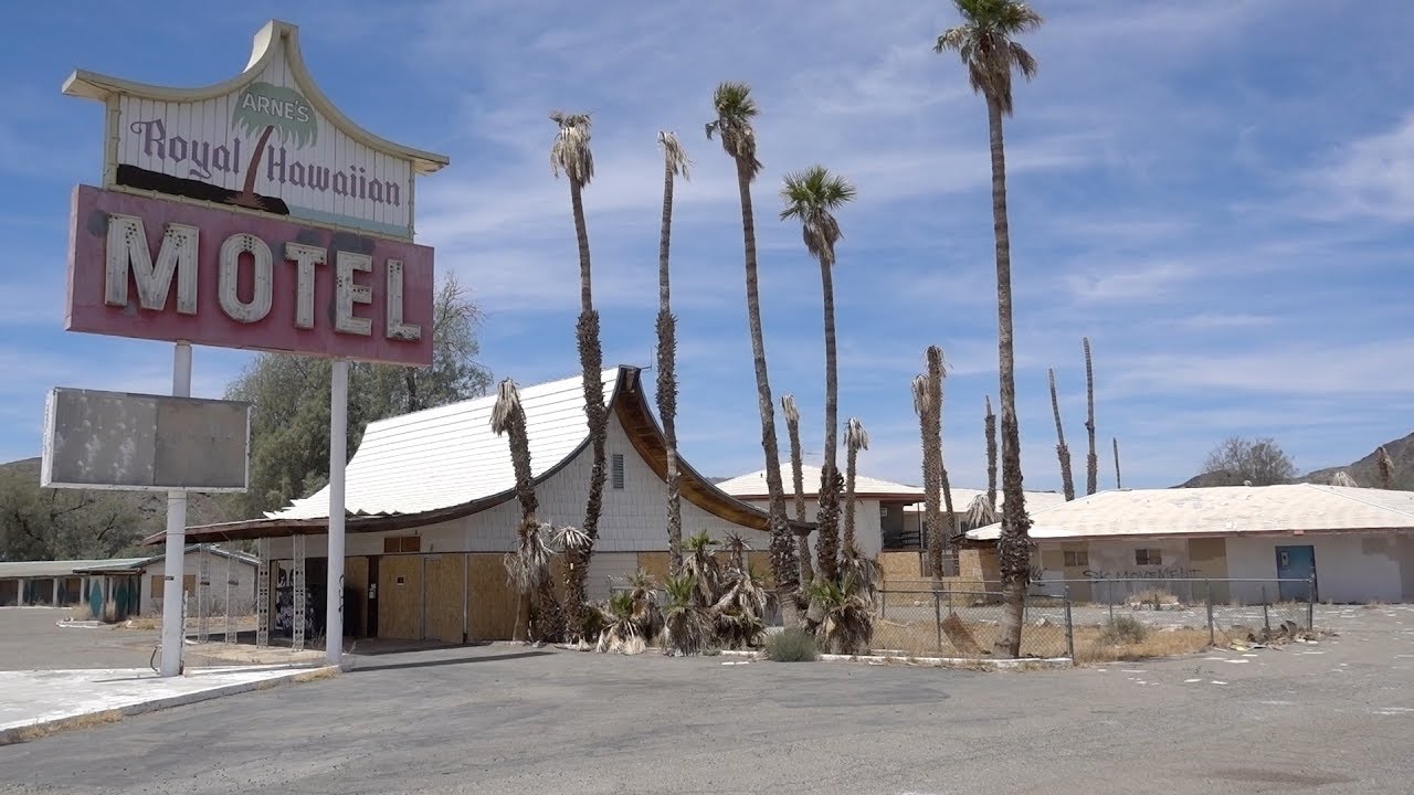 ABANDONED HOTEL IN THE AREA 51 DESERT - YouTube
