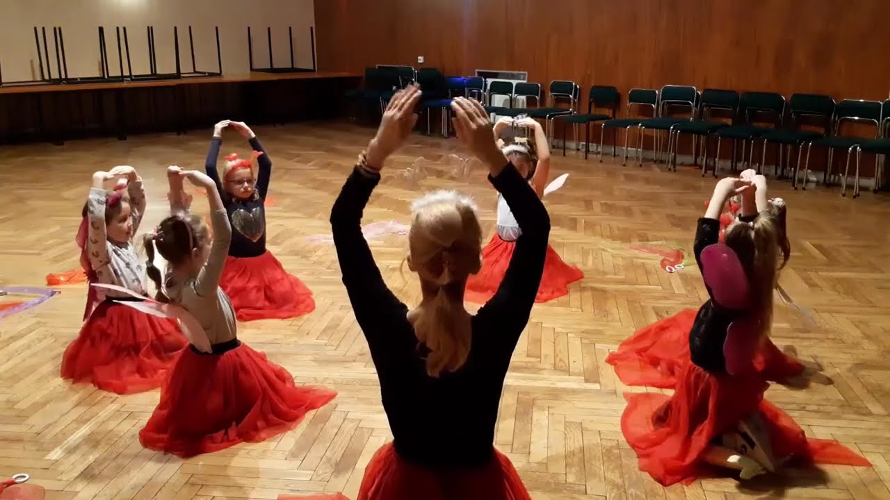 Motyle - taniec dla dzieci ( fragmnety) -  Centrum Szkolenia Artystycznego  Anna Machmar
